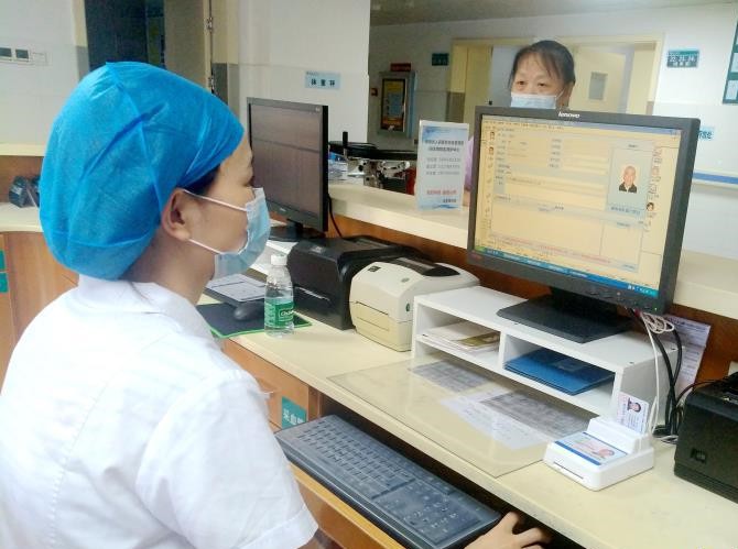 多功能身份證社?？ㄗx卡器